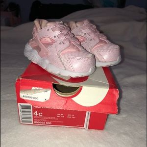 Pink nike huaraches 4c toddler girl